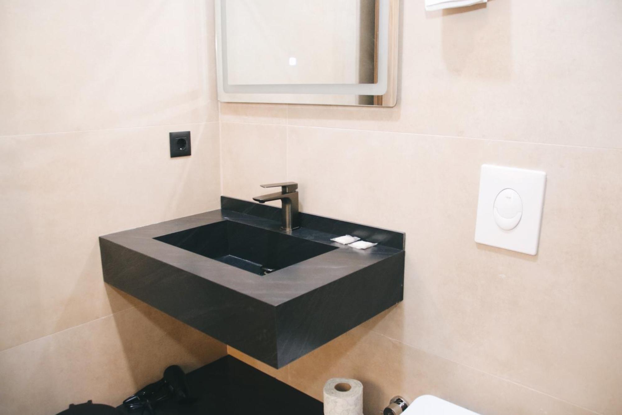 Hotel Rozafa Suhareke Kültér fotó