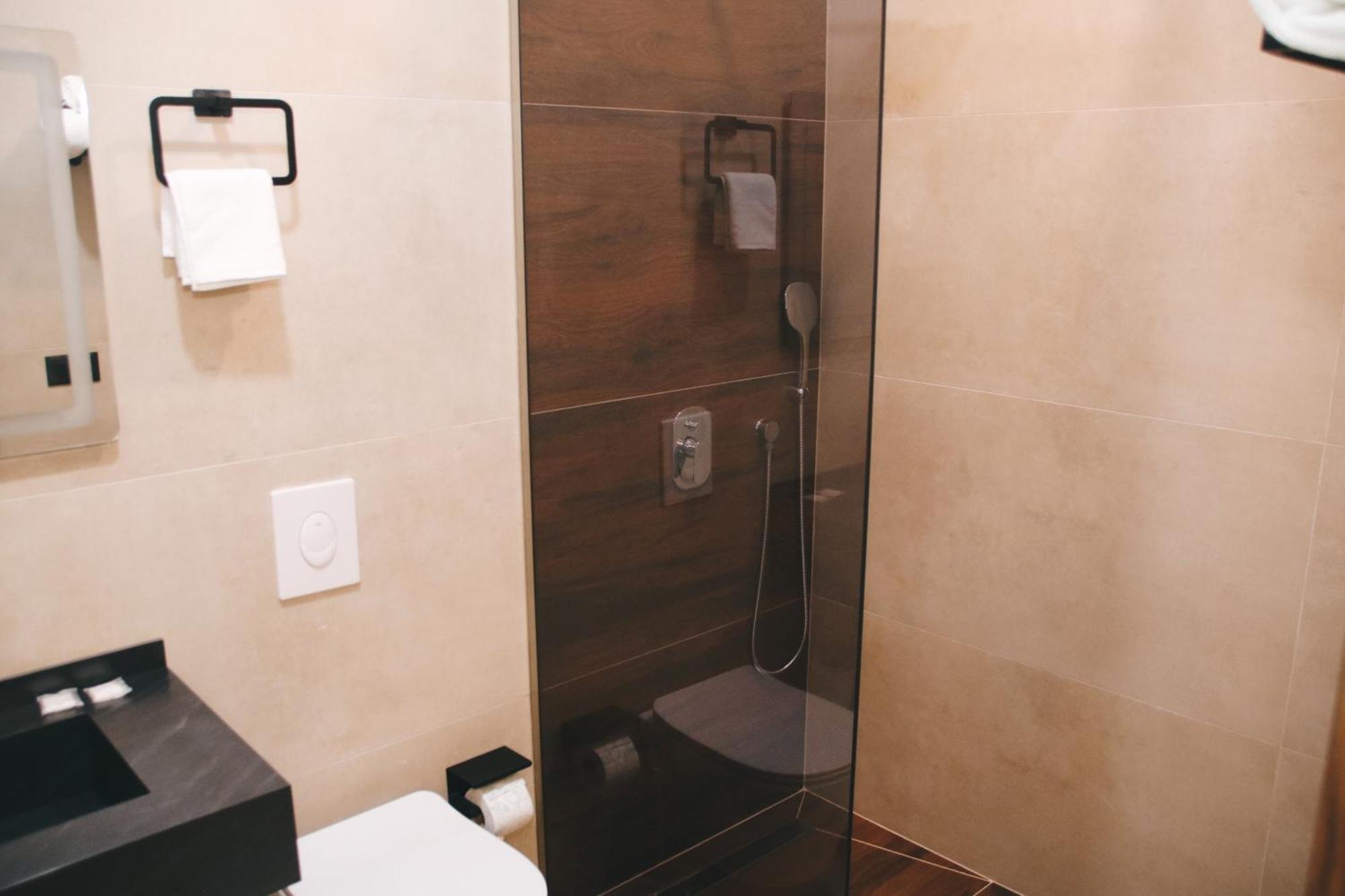 Hotel Rozafa Suhareke Kültér fotó